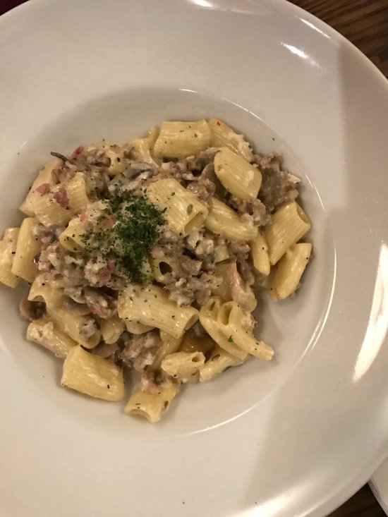 Convivio Italian Artisan Cuisine signature dishes Rigatoni Funghi Salsiccia
Pasta al Convivio
Pollo alla Pizzaiola